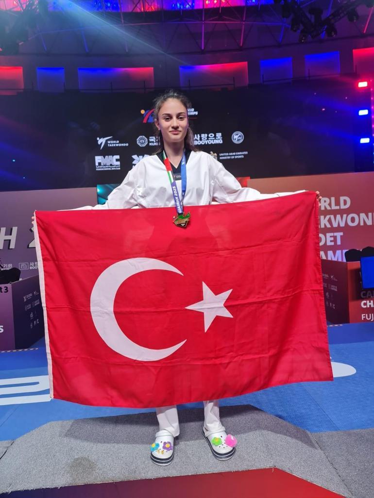 Sena Yılmaz, taekwondoda dünya şampiyonu oldu