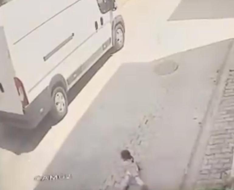 Sultanbeyli’de hafif ticari aracın üzerinden geçtiği 4 yaşındaki çocuk hayatını kaybetti