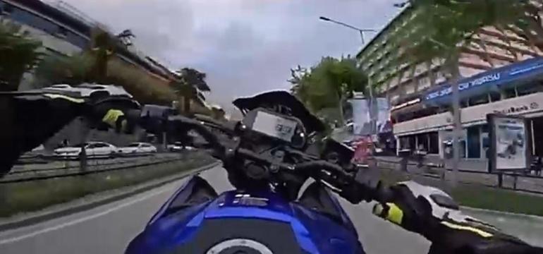 Motosikletlerle tek teker üzerinde yarışıp, görüntüleri sosyal medyada paylaştılar