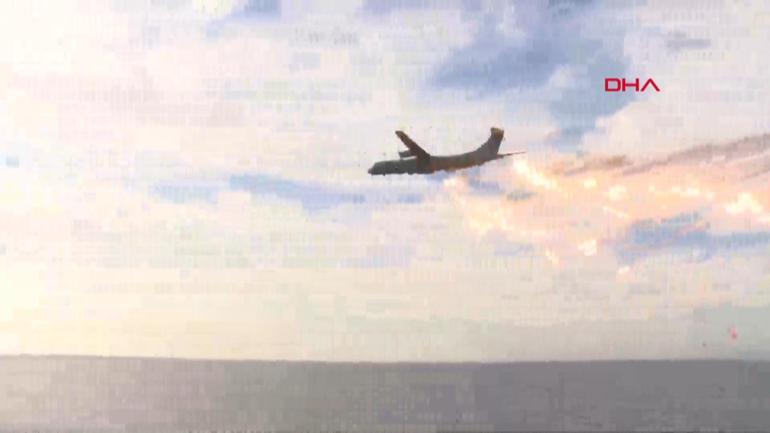 Antalyada arızalanan helikopter denize acil iniş yaptı