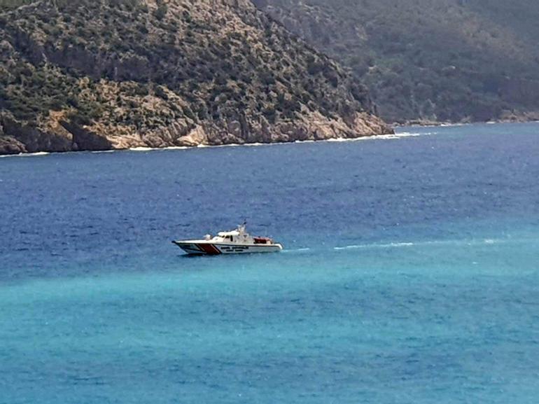Antalyada arızalanan helikopter denize acil iniş yaptı