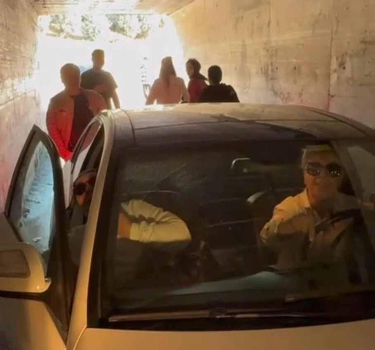 Yalovada alt geçitte yol verme tartışmasında kadın sürücü trafiği kilitledi