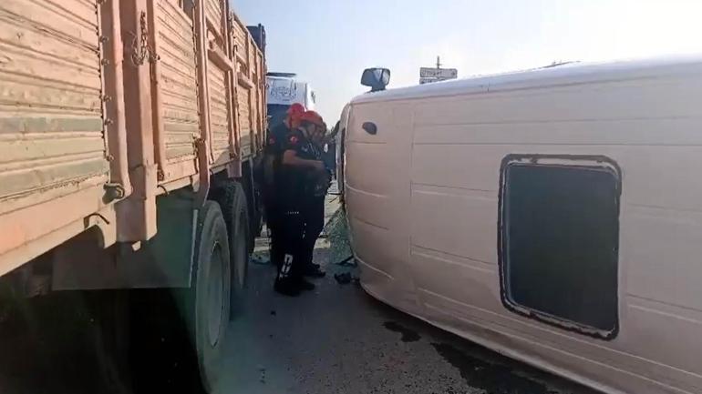 Kahramanmaraş’ta işçi servis minibüsü ile otomobil çarpıştı; 12 yaralı