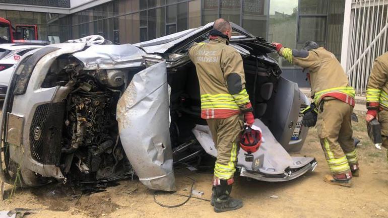 Otomobilin 20 metreden düştüğü kaza kamerada; 2 yaralı