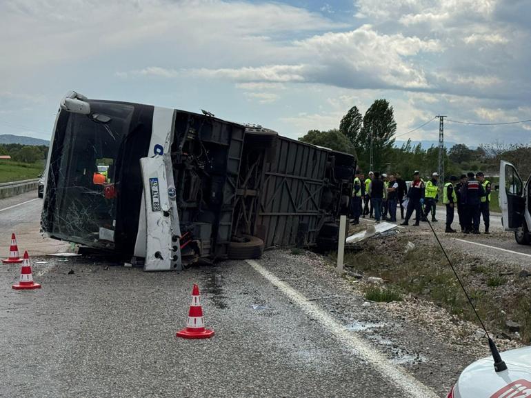 Konyada yolcu otobüsü devrildi: 14 yaralı