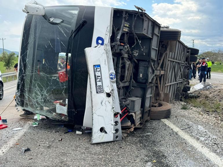 Konyada yolcu otobüsü devrildi: 14 yaralı