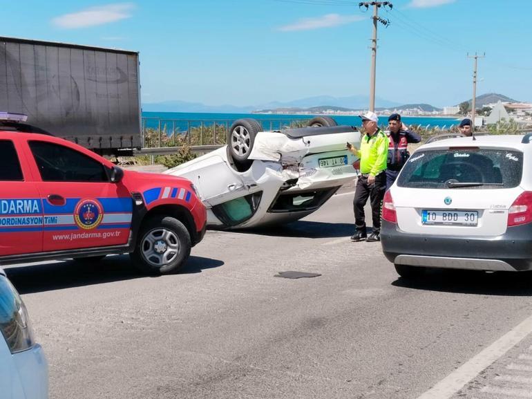 Ayvalıkta zincirleme kaza; 4 yaralı