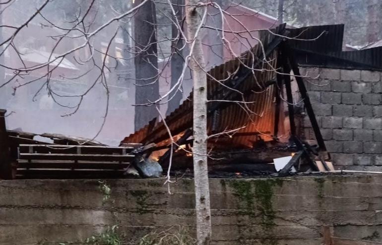 Zorkun Yaylası’nda yangın paniği: 3 ev tamamen, 1 ev ise kısmen yandı