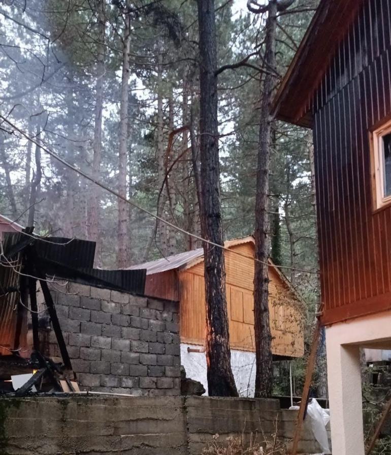 Zorkun Yaylası’nda yangın paniği: 3 ev tamamen, 1 ev ise kısmen yandı