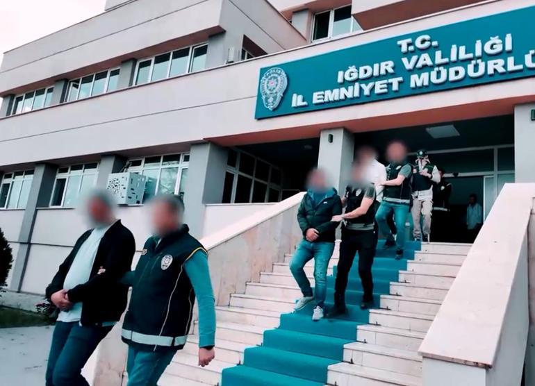 Kaçak göçmenlere sahte belge düzenleyen şüphelilere operasyon: 2 tutuklama