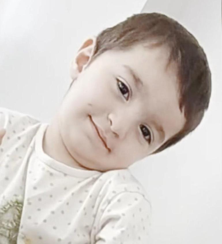 Zeytinburnunda apartmanın 5inci katından düşen 2 yaşındaki Elif hayatını kaybetti