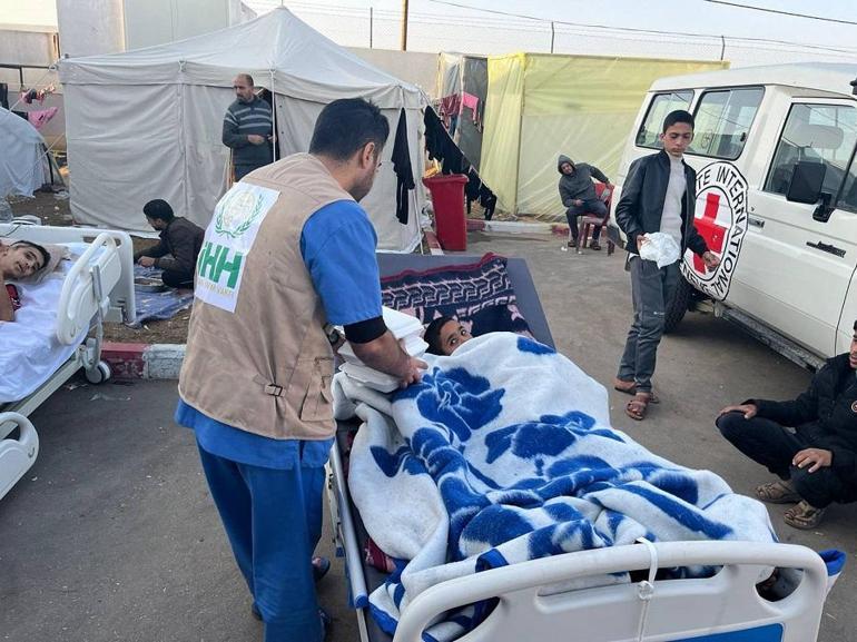 İHH: İsrail, Gazze’de 1000’den fazla sağlık çalışanını şehit etti
