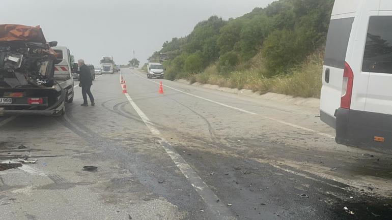 İşçi servis minibüsü ile otomobil çarpıştı: 2’si ağır, 12 yaralı