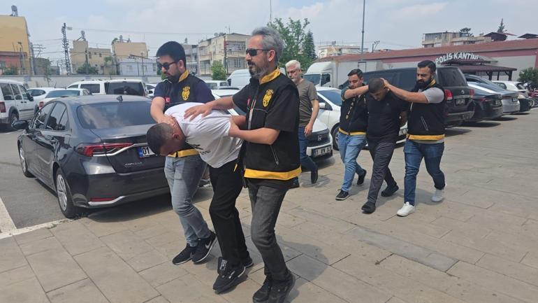 Park halindeki otomobillerden 450 bin lira ve 1000 avro çaldılar