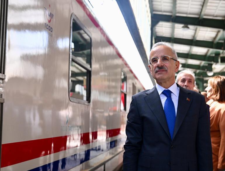 Bakan Uraloğlu: Uluslararası 2 turistik tren, İstanbula geliyor