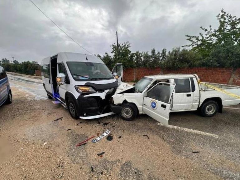 Bursada kamyonet ile yolcu minibüsü çarpıştı: 1 ölü, 2 yaralı
