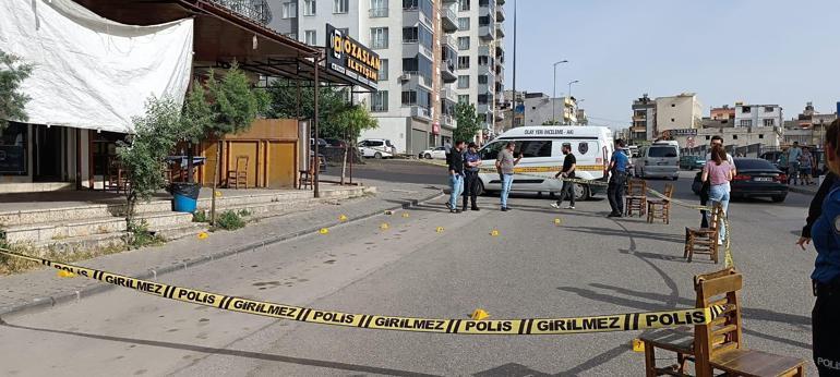 Kahvehane önünde uğradığı silahlı saldırıda öldü