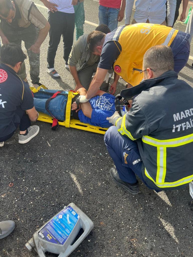 Mardinde otomobil ile traktör çarpıştı; 3 yaralı