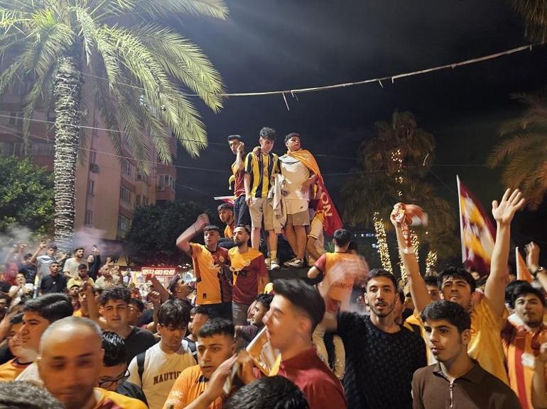 Adanada Galatasaraylıların şampiyonluk kutlamasına Fenerbahçe taraftarı da katıldı