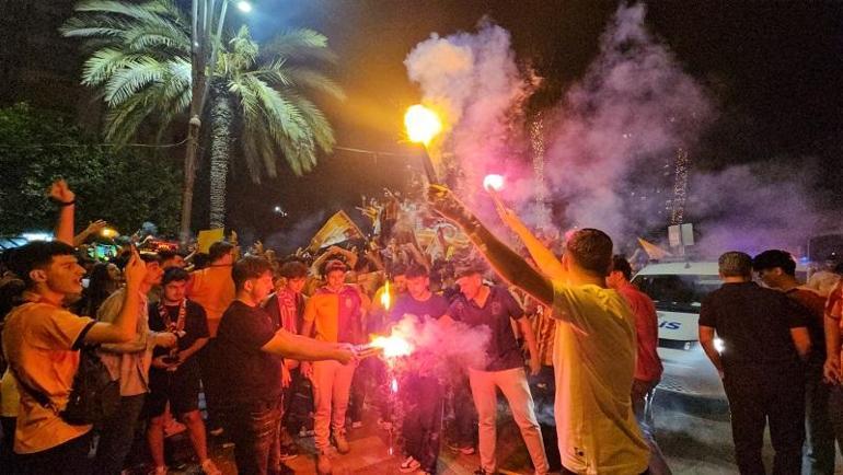 Adanada Galatasaraylıların şampiyonluk kutlamasına Fenerbahçe taraftarı da katıldı
