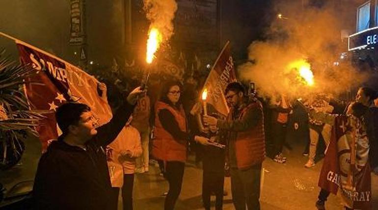 Galatasarayın şampiyonluğu tüm yurtta coşkuyla kutlandı