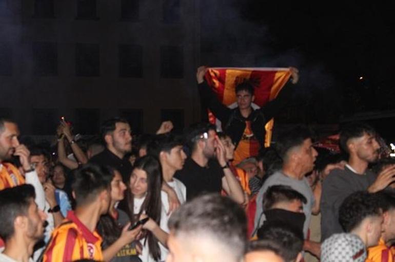 Galatasarayın şampiyonluğu tüm yurtta coşkuyla kutlandı