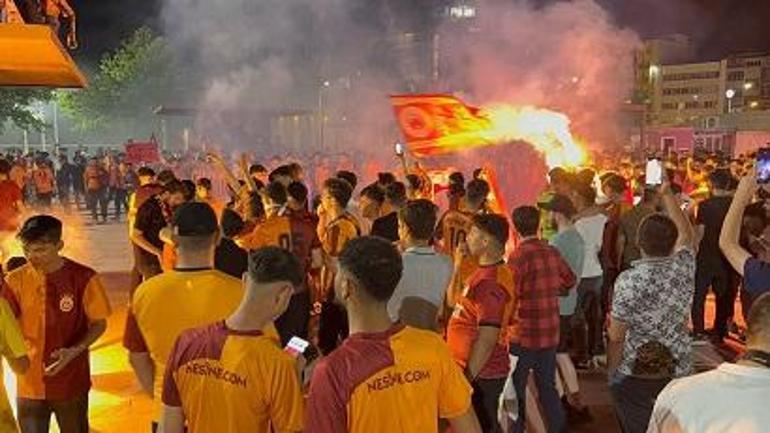 Galatasarayın şampiyonluğu tüm yurtta coşkuyla kutlandı