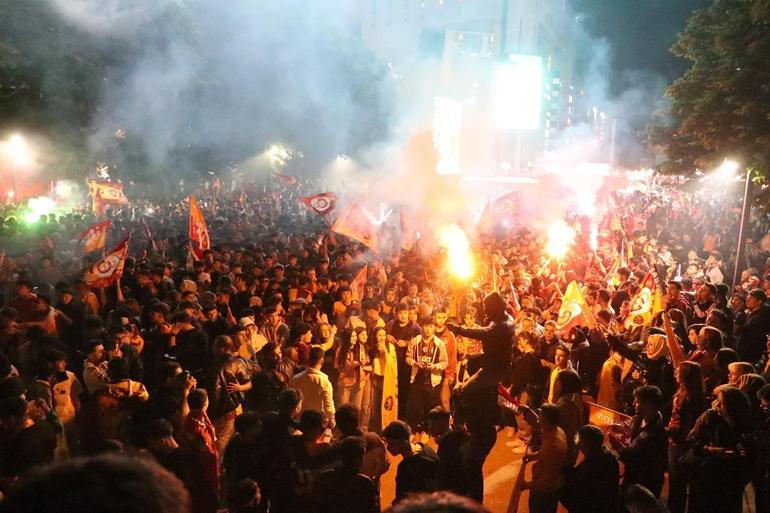 Galatasarayın şampiyonluğu tüm yurtta coşkuyla kutlandı
