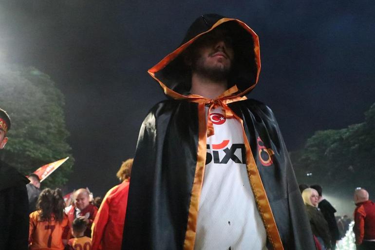 Galatasarayın şampiyonluğu tüm yurtta coşkuyla kutlandı