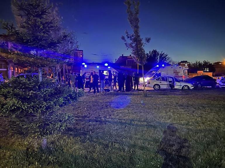 Sivasta tabanca ve bıçaklı kavga: 4 yaralı