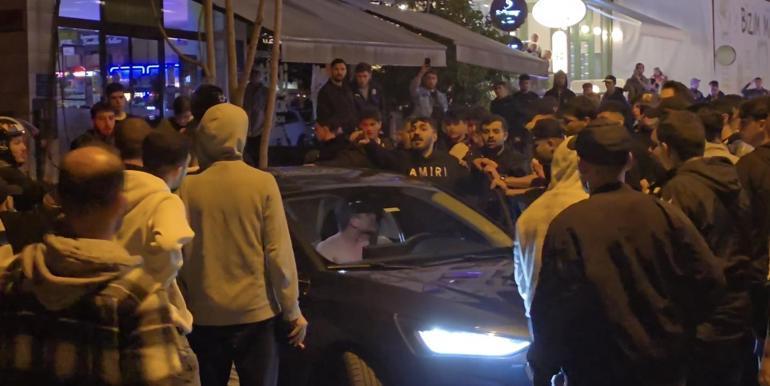 Bağdat Caddesi’nde Galatasaray taraftarlarının araçlarına saldırı