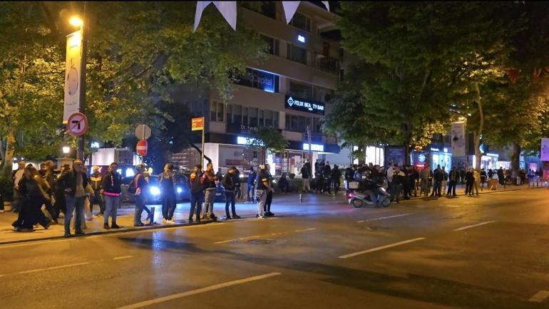 Bağdat Caddesi’nde Galatasaray taraftarlarının araçlarına saldırı