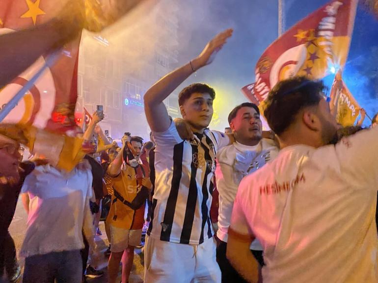 Aydın’da Galatasaray’ın şampiyonluğu kutlandı: Coşkulu bir aile bebeklerini yolun ortasında unuttu