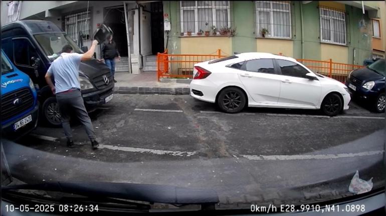 Kağıthane’de hatalı parka kızdı aracının aynasını kırdı; Adamın aynasını kır tepkisi