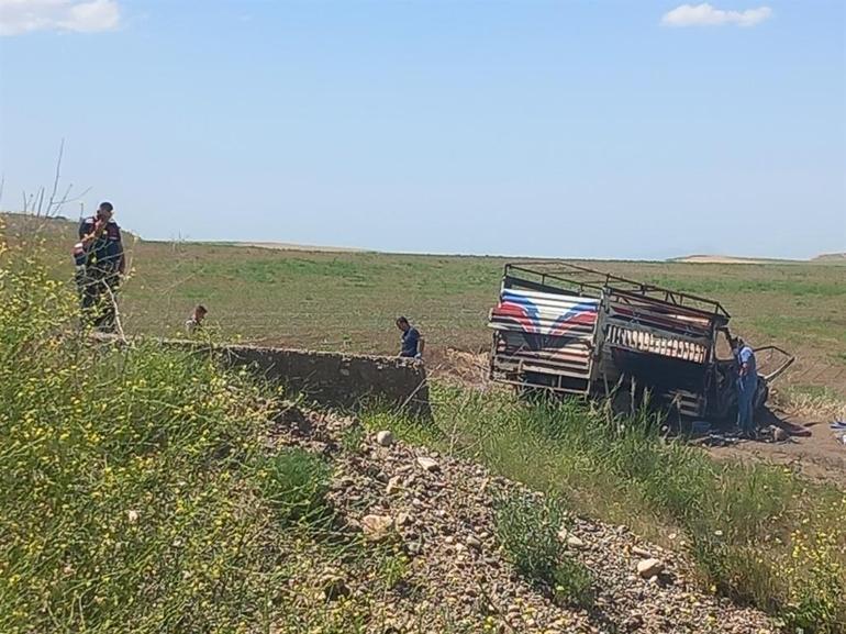 Baba ve 15 yaşındaki oğlunun yanan kamyonette cesetleri bulundu