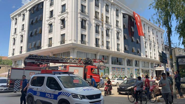 Öğrenci yurdunun çatısında çıkan yangın kontrol altına alındı