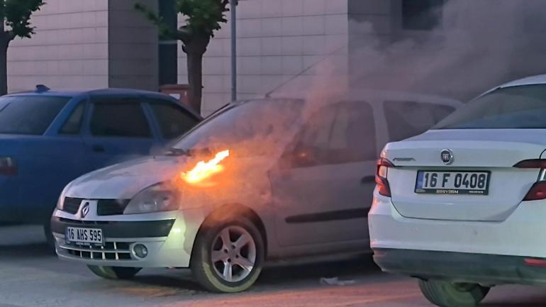 İnegöl Devlet Hastanesi otoparkında araç yangını: İlk müdahaleyi polis ve sağlık görevlileri yaptı
