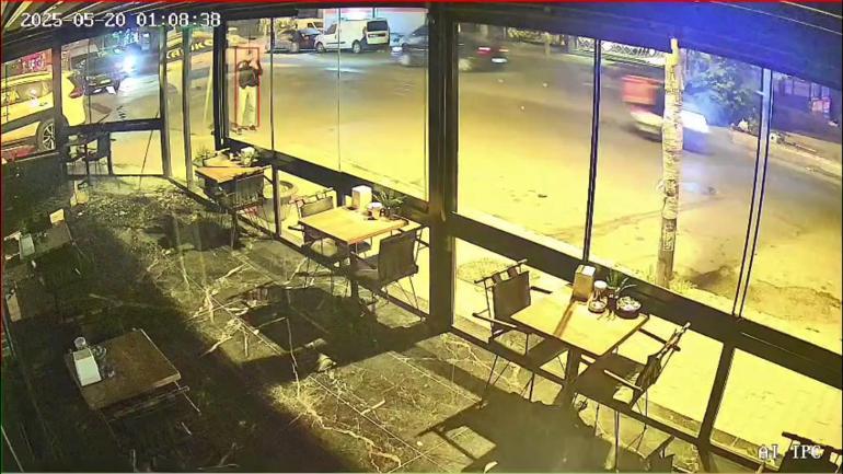 Esenyurtta iş yeri husumetli olduğu kuzeni tarafından kurşunlandı; o anlar kamerada