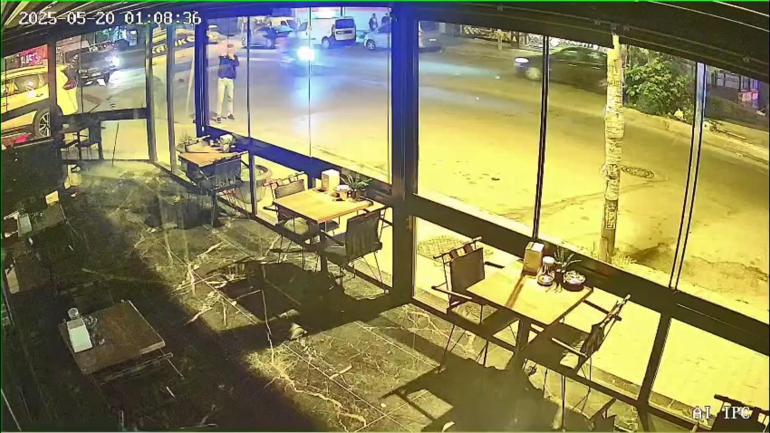 Esenyurtta iş yeri husumetli olduğu kuzeni tarafından kurşunlandı; o anlar kamerada