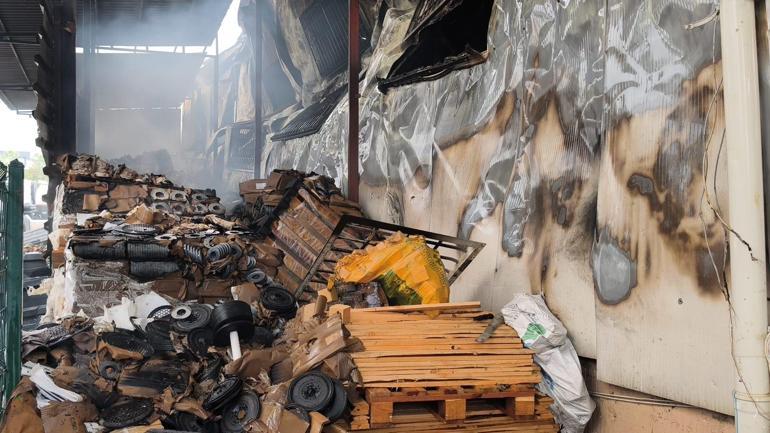 Mersinde elektronik eşya fabrikasındaki yangın kontrol altında