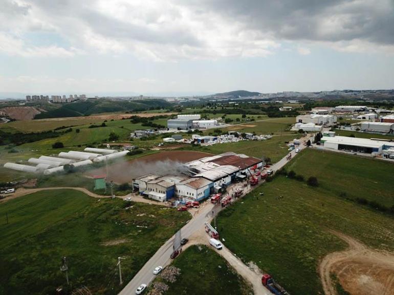 Gebze’de boya fabrikasında yangın