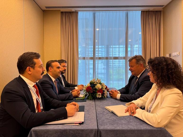 Bakan Kacırdan Polonyada diplomasi trafiği