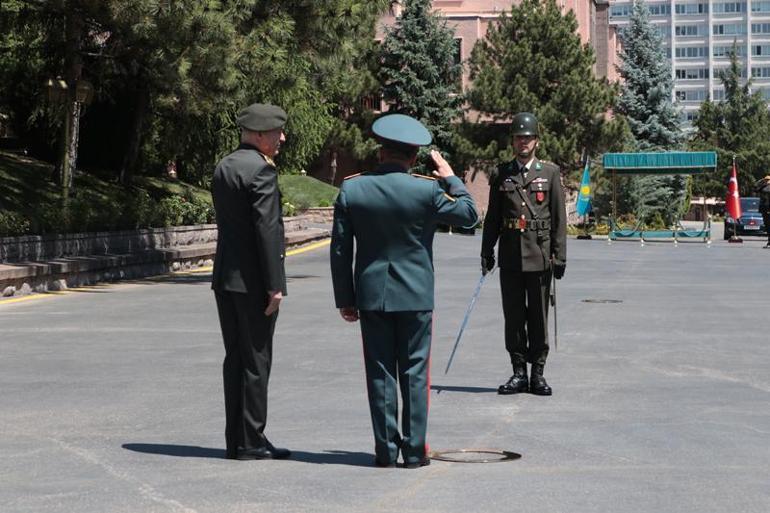 Genelkurmay Başkanı Orgeneral Gürak, Kazak mevkidaşı Kamaletdinov ile görüştü
