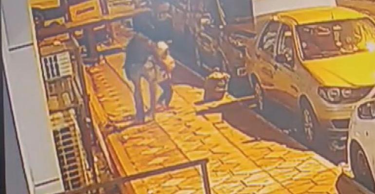 Babası bagajdan eşya alan çocuğu kaçırmaya çalışan şüpheli tutuklandı