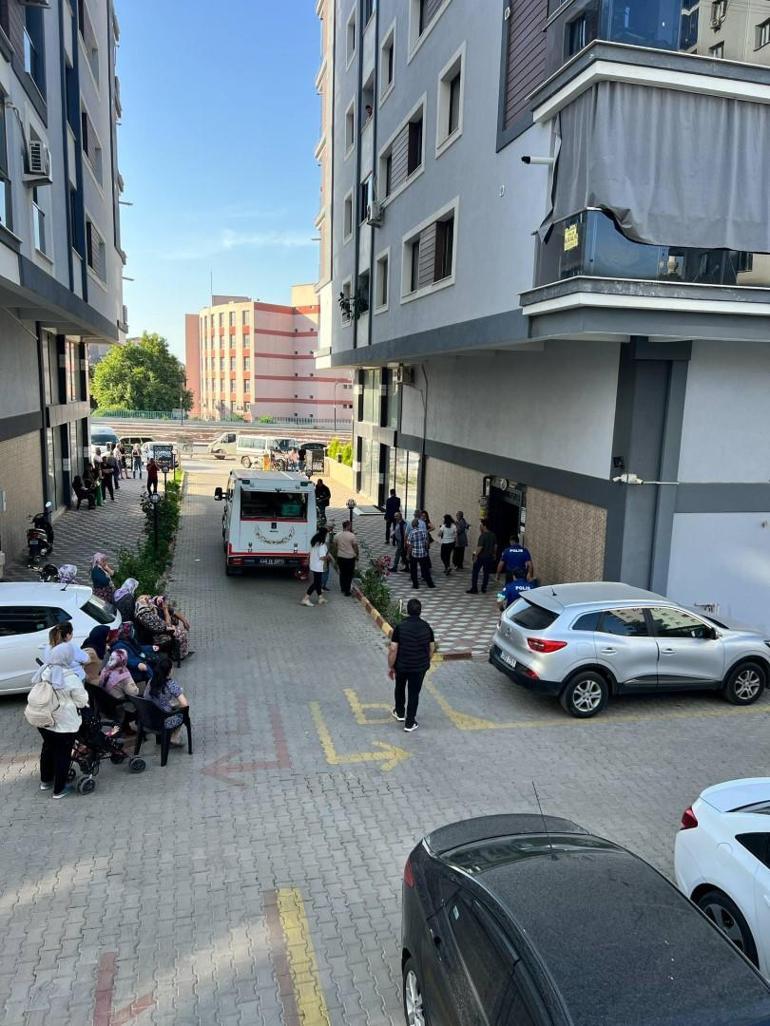 Emekli doktor evinde ölü bulundu