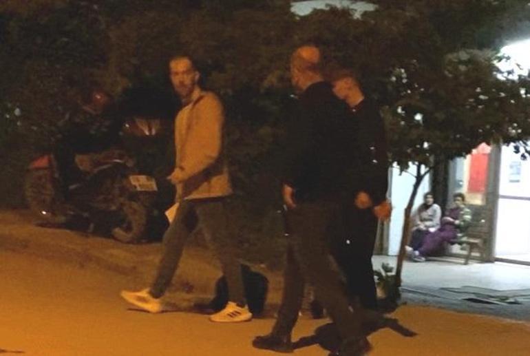 Parkta yüzlerine lazer ışığı tutan şüphelileri uyaran 2 genç, bıçaklı saldırıya uğradı: 2 yaralı