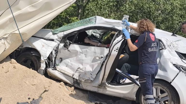 Otomobile çarpan minibüsün takla attığı kaza kamerada: 2si ağır, 3 yaralı