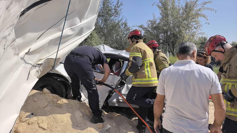 Otomobile çarpan minibüsün takla attığı kaza kamerada: 2si ağır, 3 yaralı