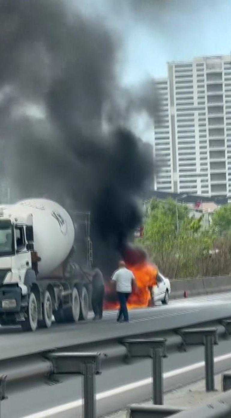 Basın Ekspreste alev alev yanan otomobilin sürücüsü: Kimsede yangın tüpü yok, olanlar da boş
