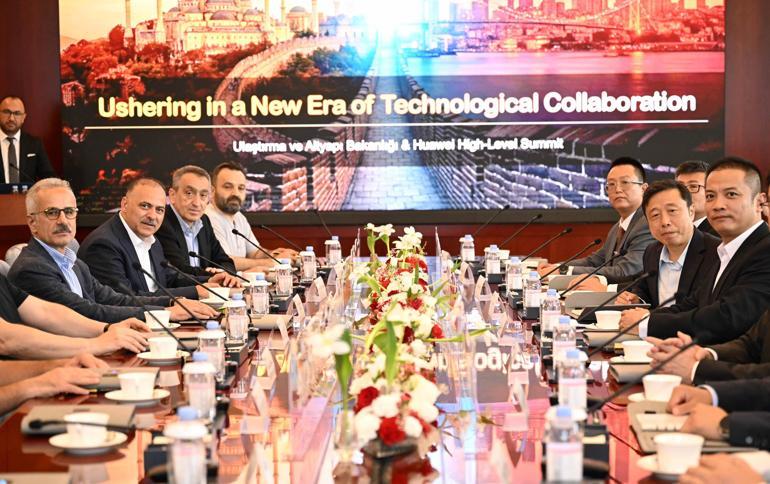 Bakan Uraloğlu, teknoloji firmalarıyla bir araya geldi